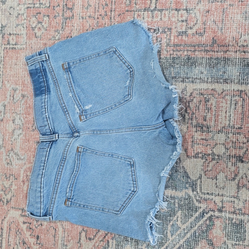 Abercrombie & Fitch Mid Rise Mom Short - Picture 3 of 3